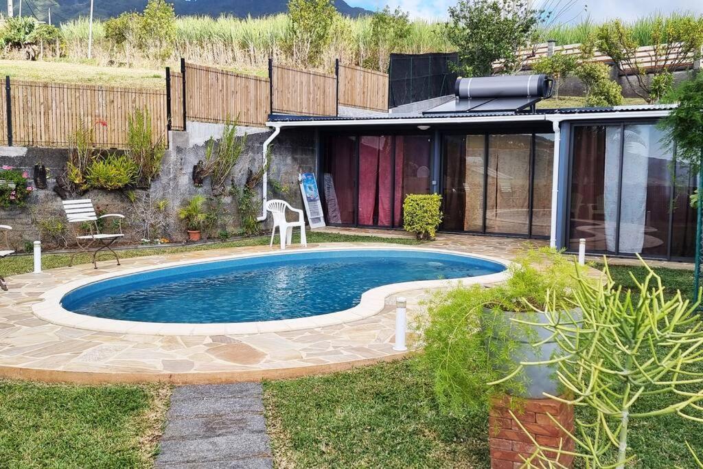 Bungalow Des Pensees Piscine Chauffee 28° Saint-Denis Zewnętrze zdjęcie