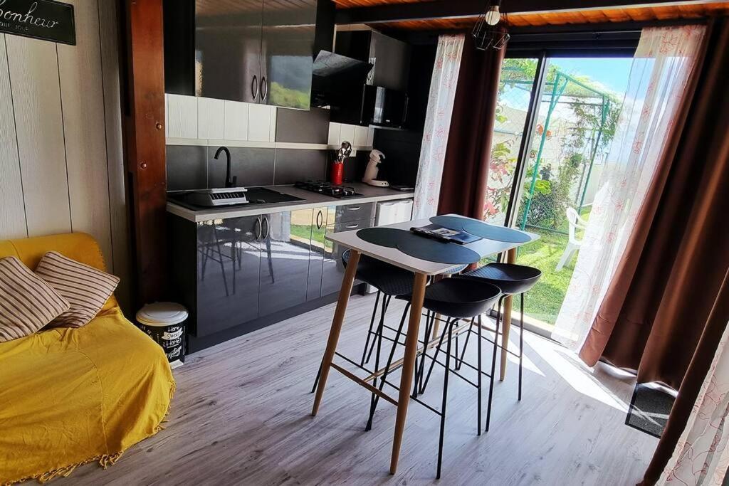 Bungalow Des Pensees Piscine Chauffee 28° Saint-Denis Zewnętrze zdjęcie